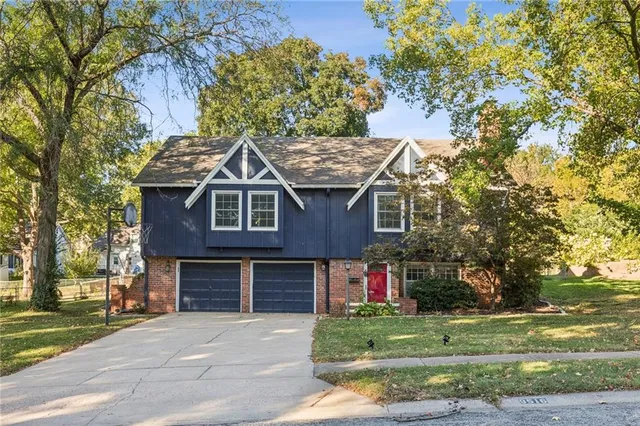 $369,950 | 9516 Woodson Drive, Overland Park, KS 66207