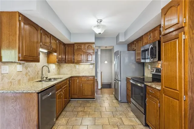 $369,950 | 9516 Woodson Drive, Overland Park, KS 66207