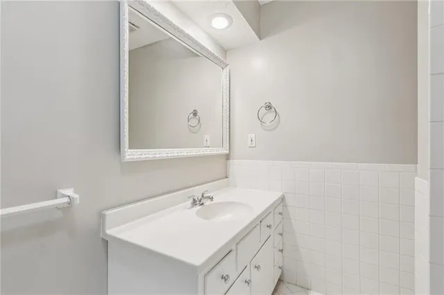 $369,950 | 9516 Woodson Drive, Overland Park, KS 66207