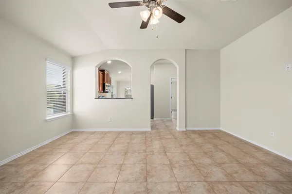 $1,775 | 101 Plata Lane, Jarrell, TX 76537