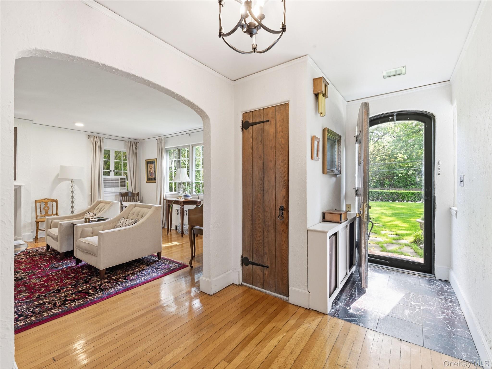 89 Bayview Avenue Great Neck, NY 11021 - Photo 3 of 38 Entrance Foyer