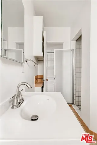 a close view of sink and tap