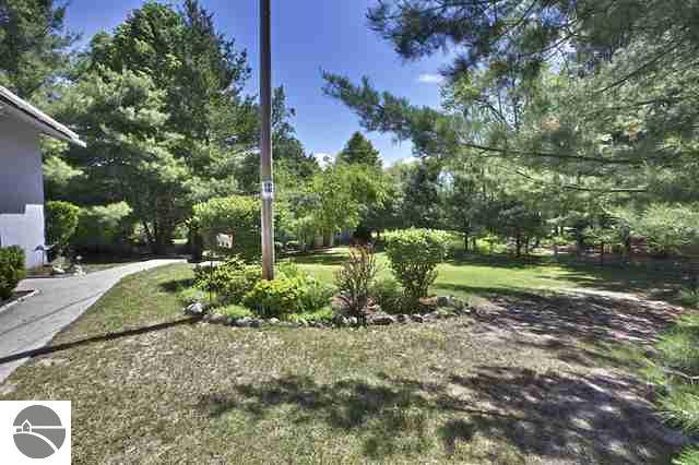 4181 Holiday Road Traverse City, MI 49686 - Photo 6 of 22 1733738-5.JPG