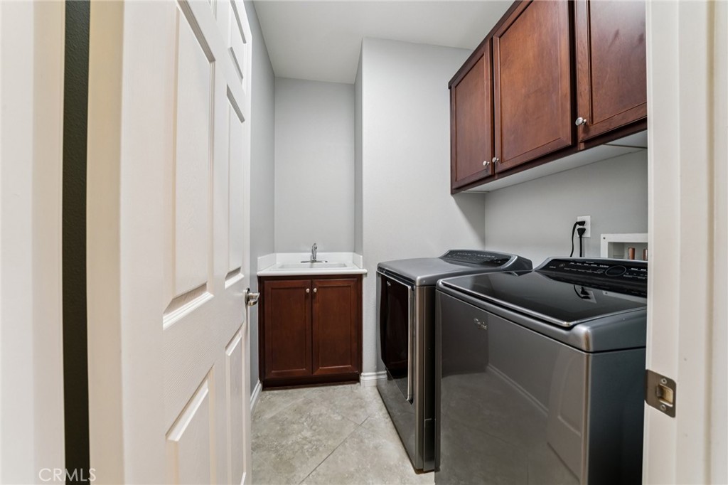 28552 Rustic Glen Street Menifee, CA 92584 - Photo 35 of 48 Spacious downstairs laundry room featuring a utility sink
