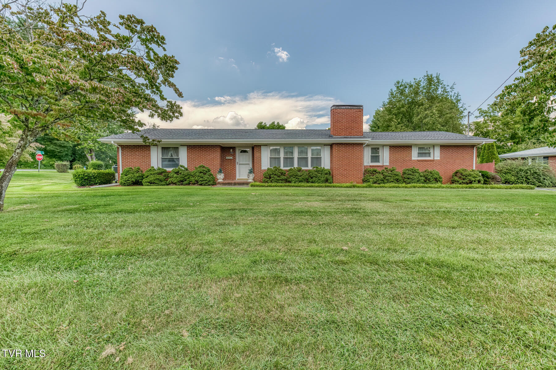 2216 Wyndale Road Johnson City, TN 37604 - Photo 2 of 52 2216 Wyndale Rd-53