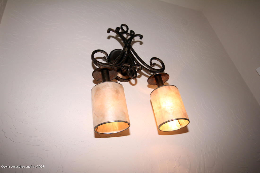 7405 Rochester Drive Amarillo, TX 79118 - Photo 29 of 32 Hallway Lighting