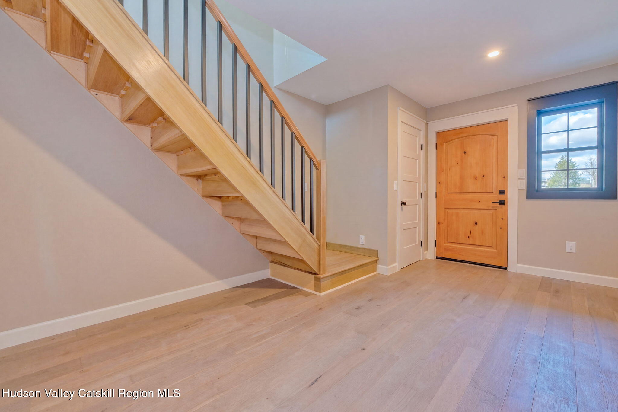 11 Mueller Road Saugerties, NY 12453 - Photo 9 of 36 39-foyer-1