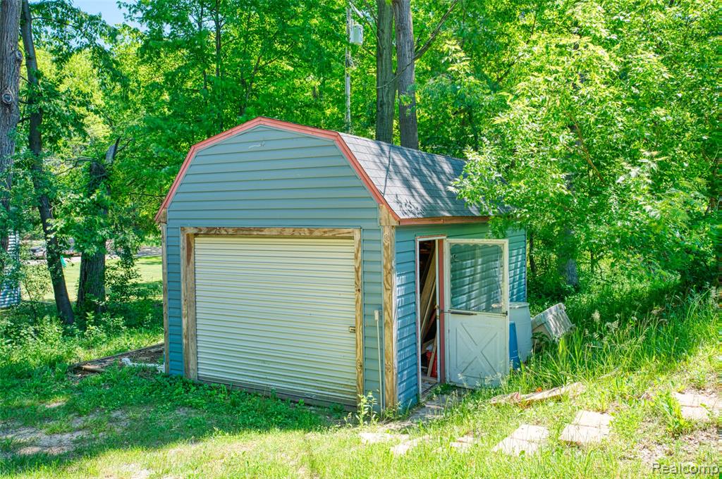 940 Rowland Road Leonard, MI 48367 - Photo 44 of 59