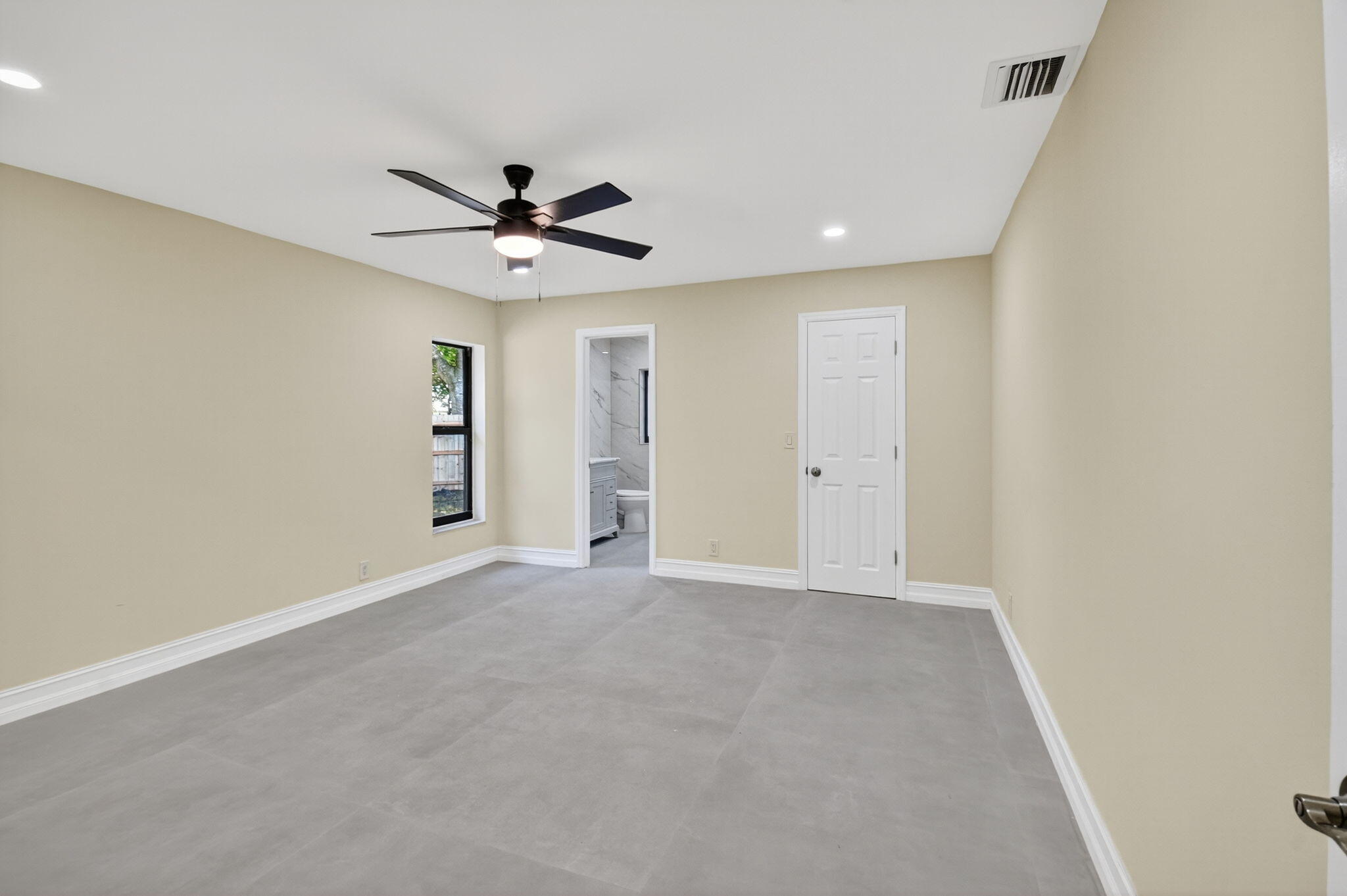 6251 Hitchin Post Way Delray Beach, FL 33484 - Photo 33 of 67 an empty room with closet and a ceiling fan