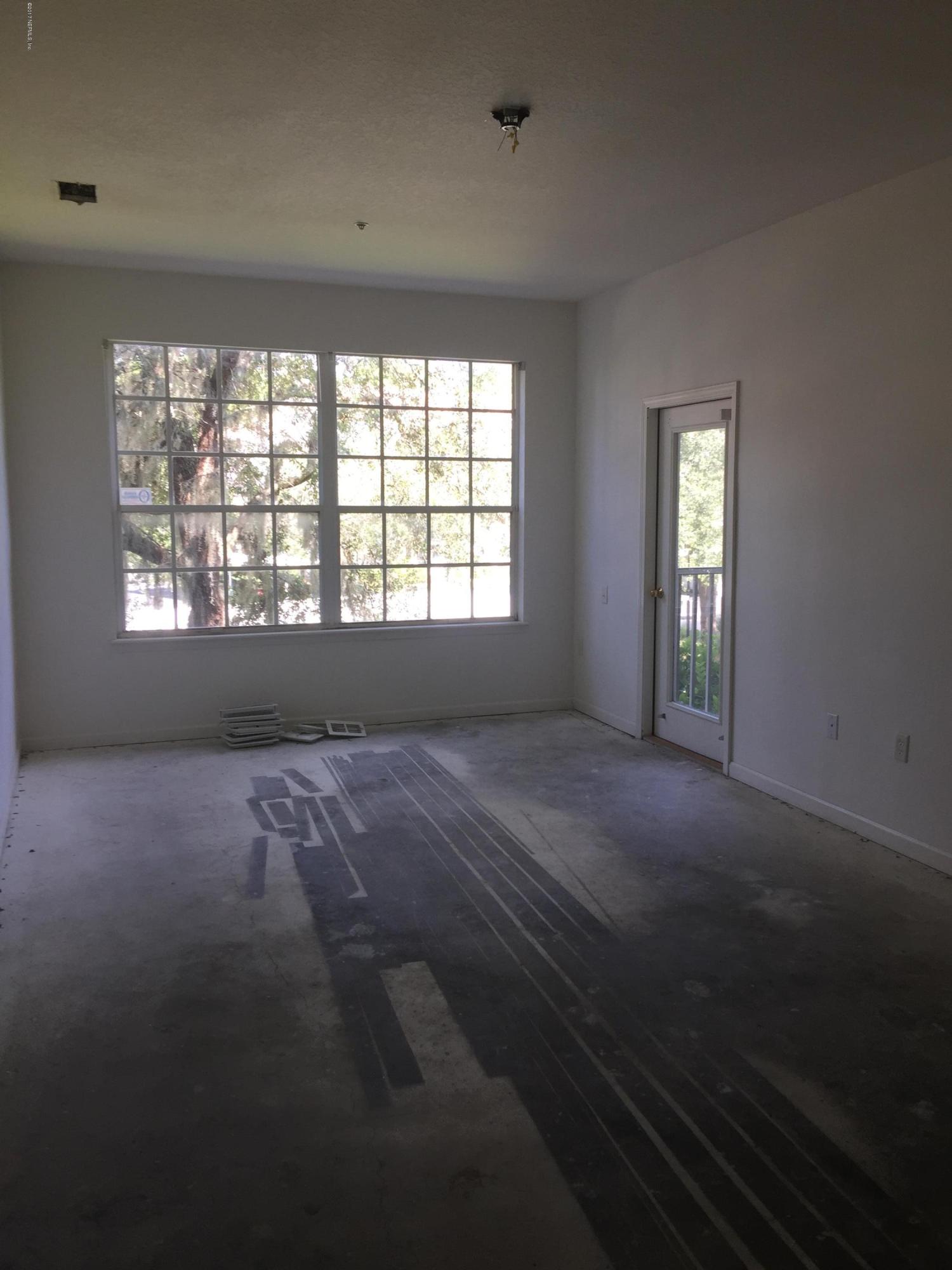 10550 Baymeadows Road, Unit 710 Jacksonville, FL 32256 - Photo 8 of 8 Living room