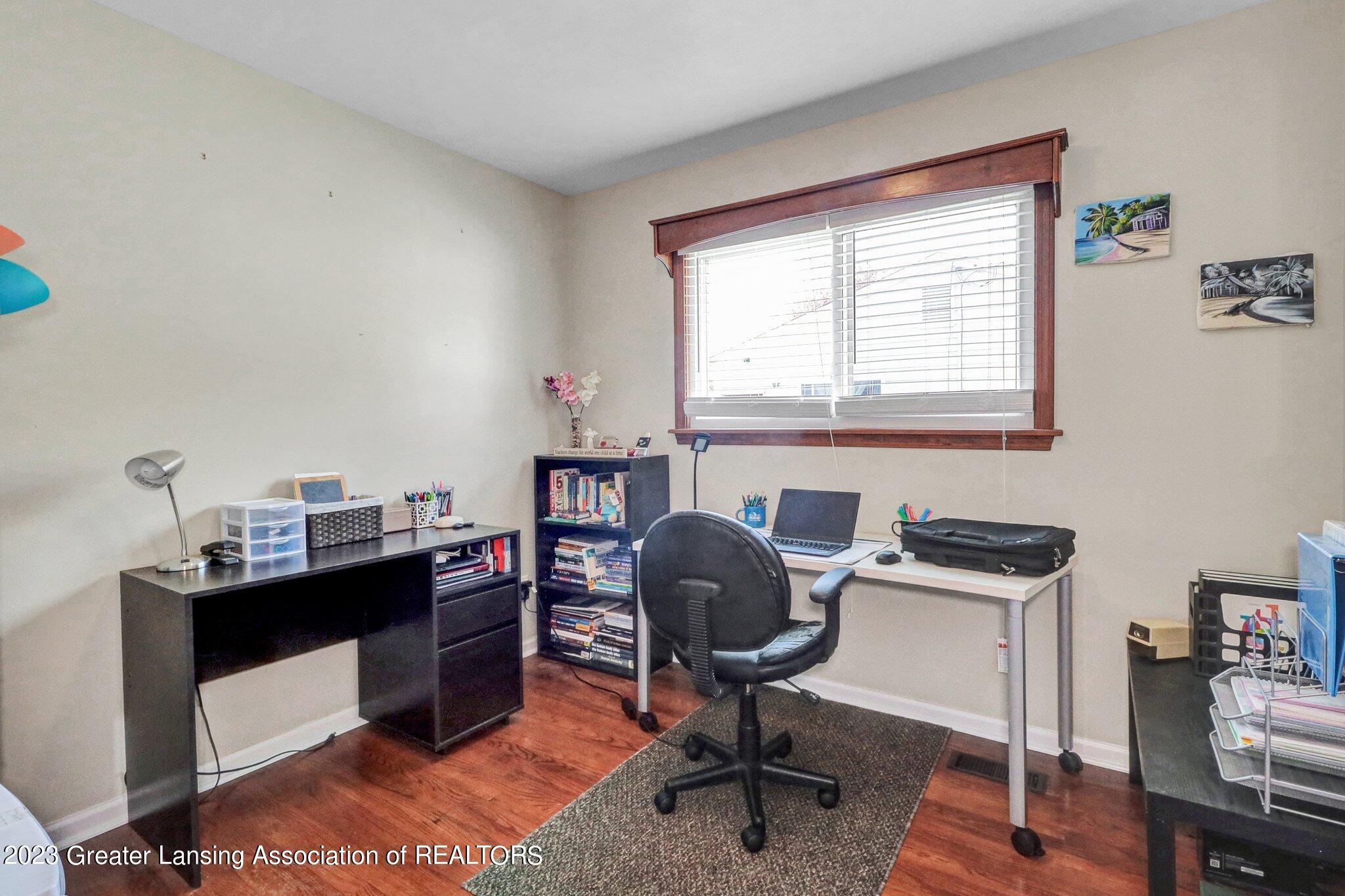 2818 Chatham Road Lansing, MI 48910 - Photo 14 of 27 Bedroom/Office