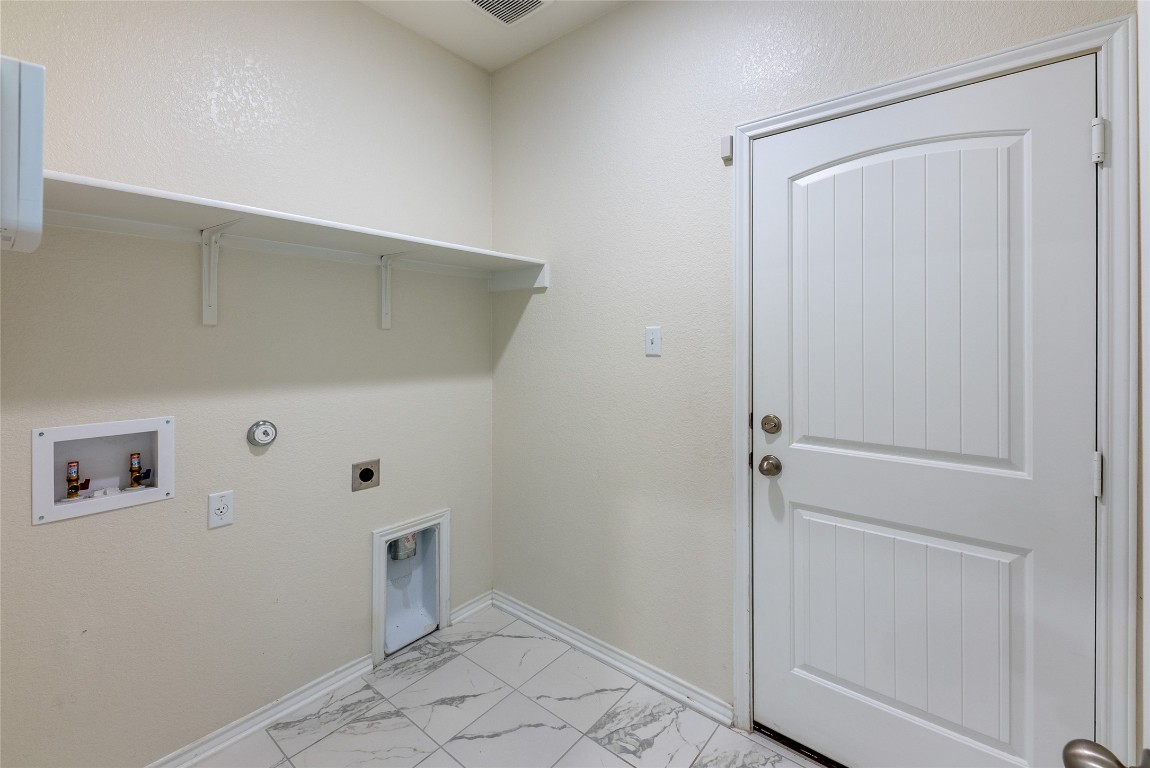 2950 East Old Settlers Boulevard, Unit 82 Round Rock, TX 78665 - Photo 22 of 31 a view of an empty room