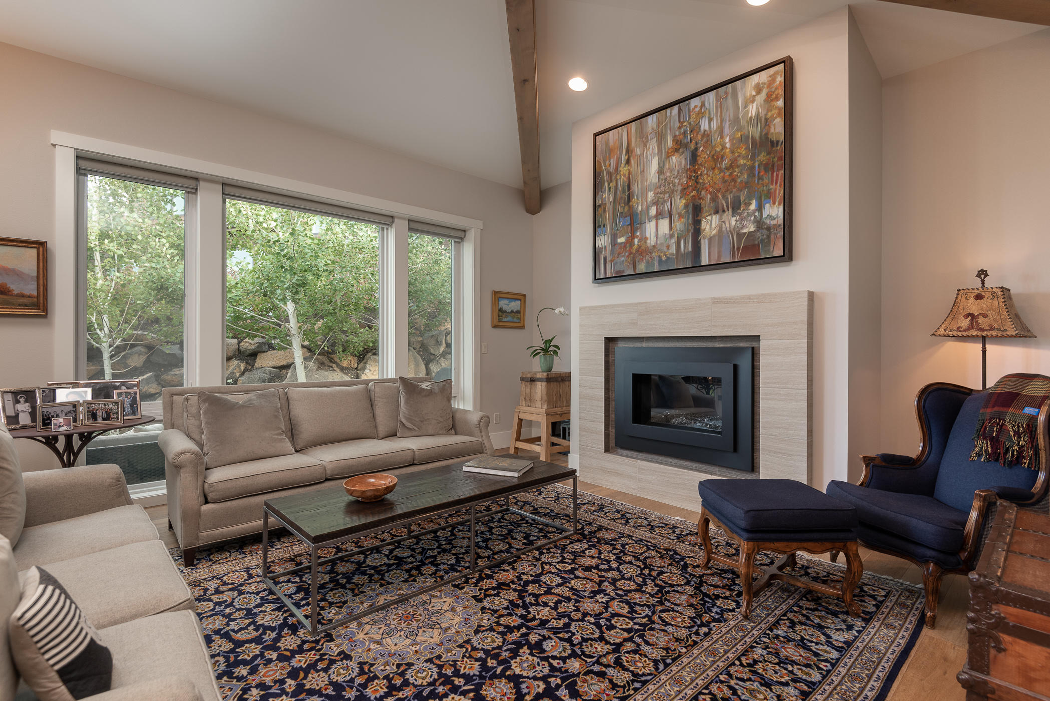 61338 Triple Knot Road Bend, OR 97702 - Photo 12 of 25 11Living areaTripleknot_Natalie_61338-15