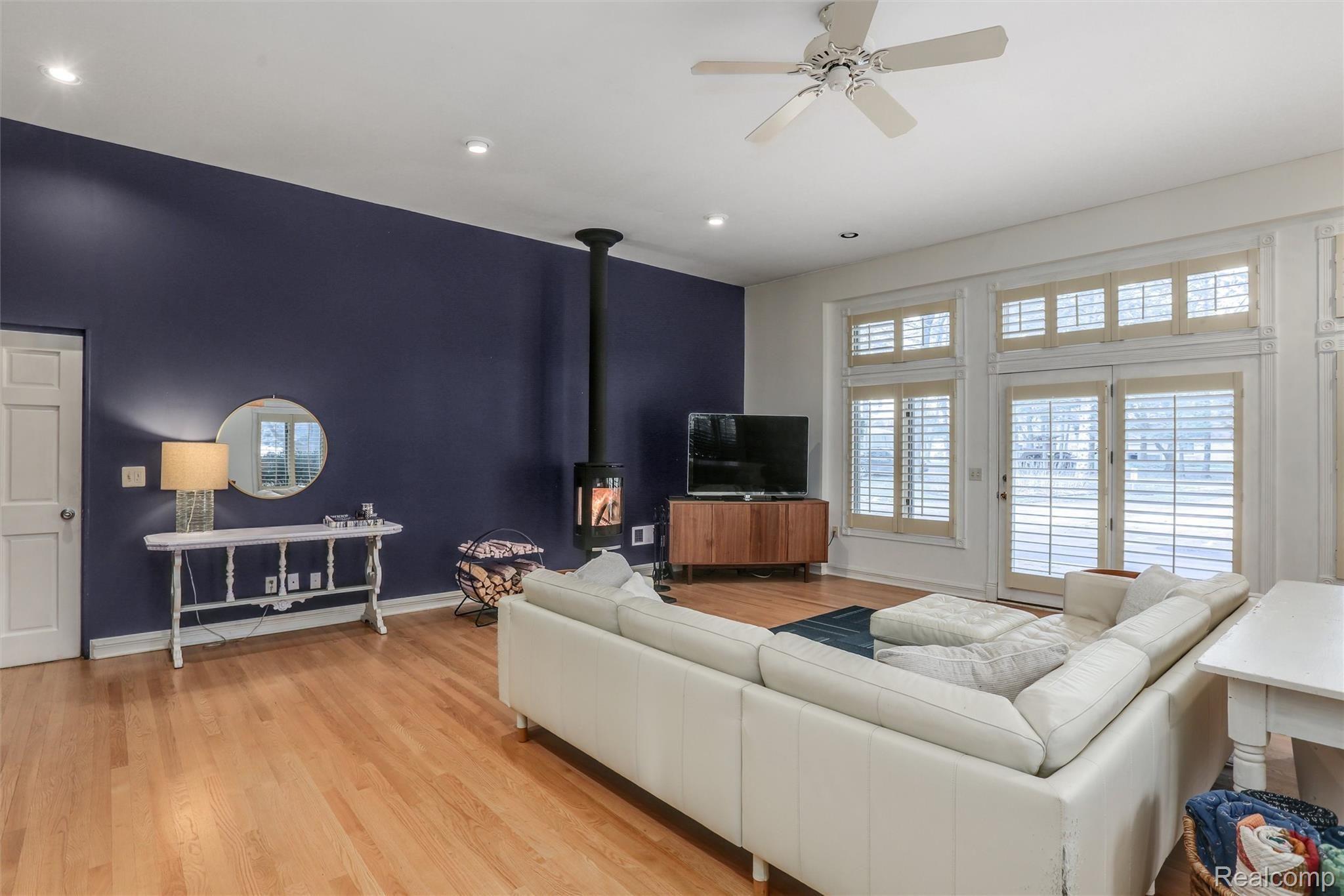 6375 Napier Road Plymouth, MI 48170 - Photo 25 of 54 Great room