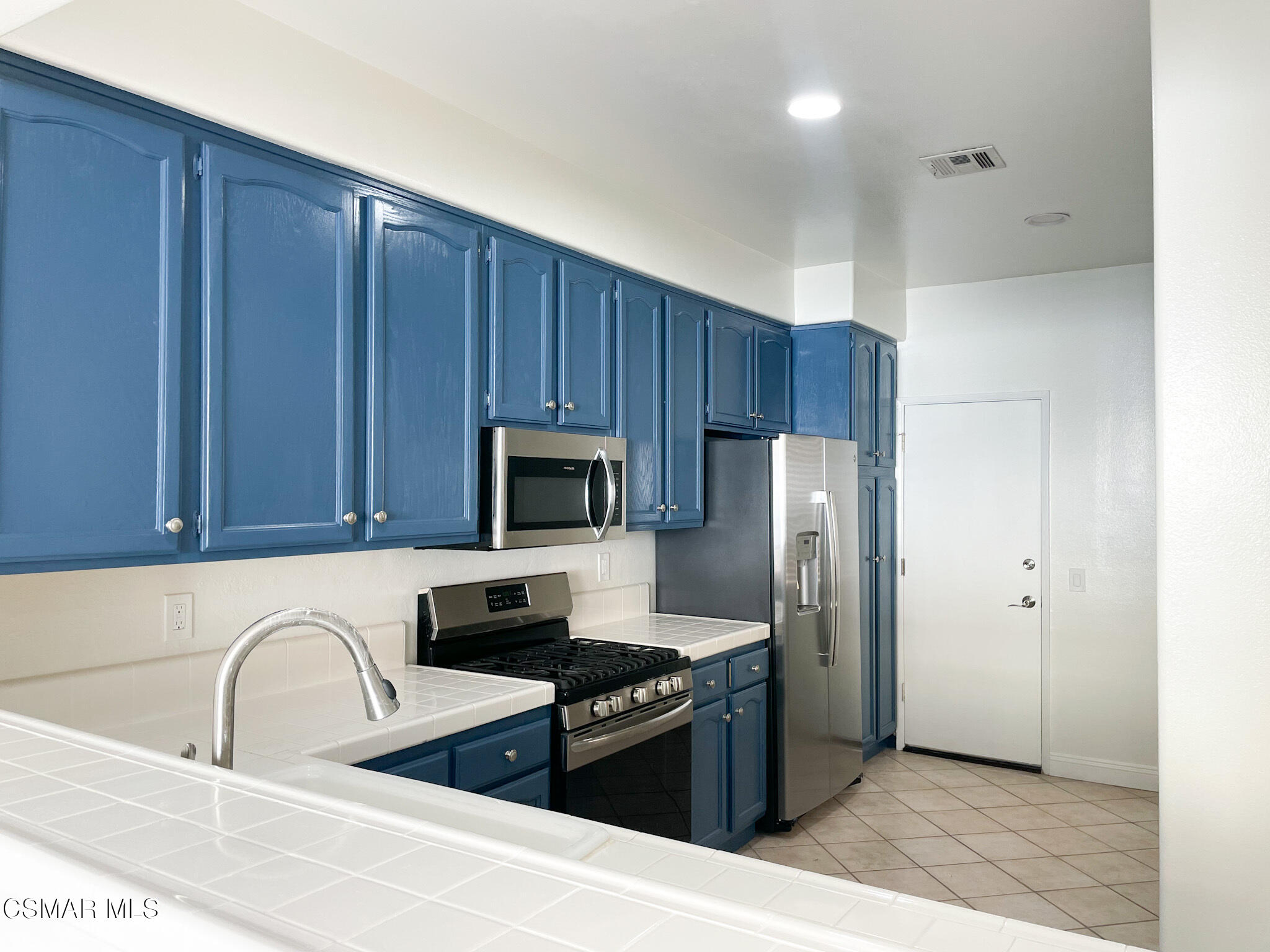 4785 Taranto Way Oak Park, CA 91377 - Photo 4 of 16 Kitchen 1
