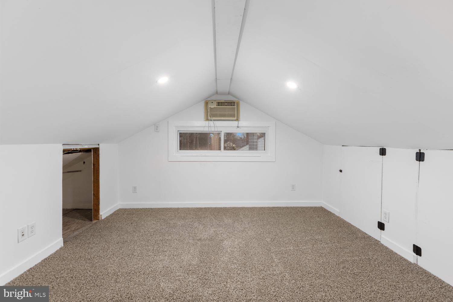 7 Cedarhurst Circle Lancaster, PA 17603 - Photo 22 of 24 a view of an empty room with a window