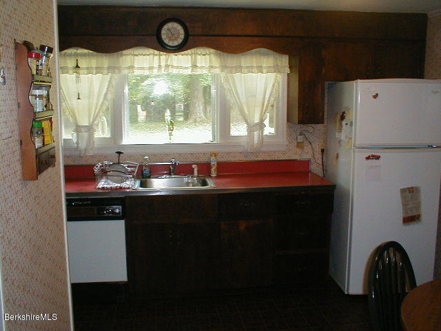 18 Edgemere Road Dalton, MA 01226 - Photo 2 of 10 Kitchen