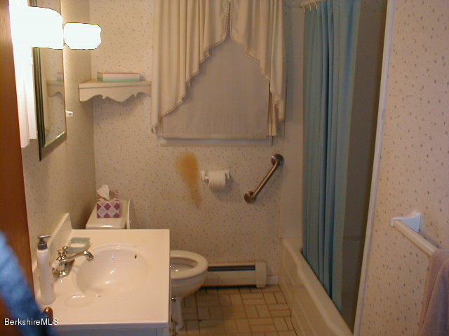 18 Edgemere Road Dalton, MA 01226 - Photo 4 of 10 Bath