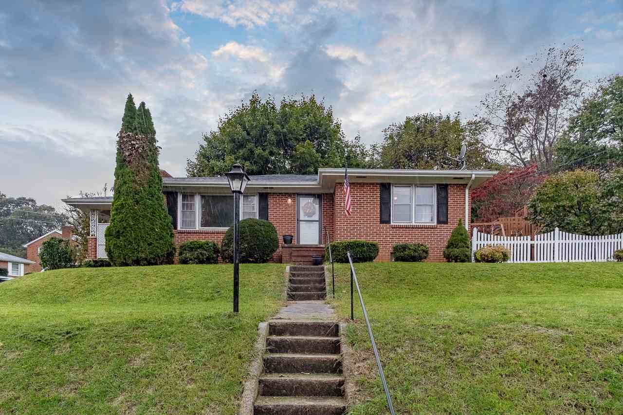 100 Nottingham Road Staunton, VA 24401 - Photo 1 of 50 a front view of house with yard and green space