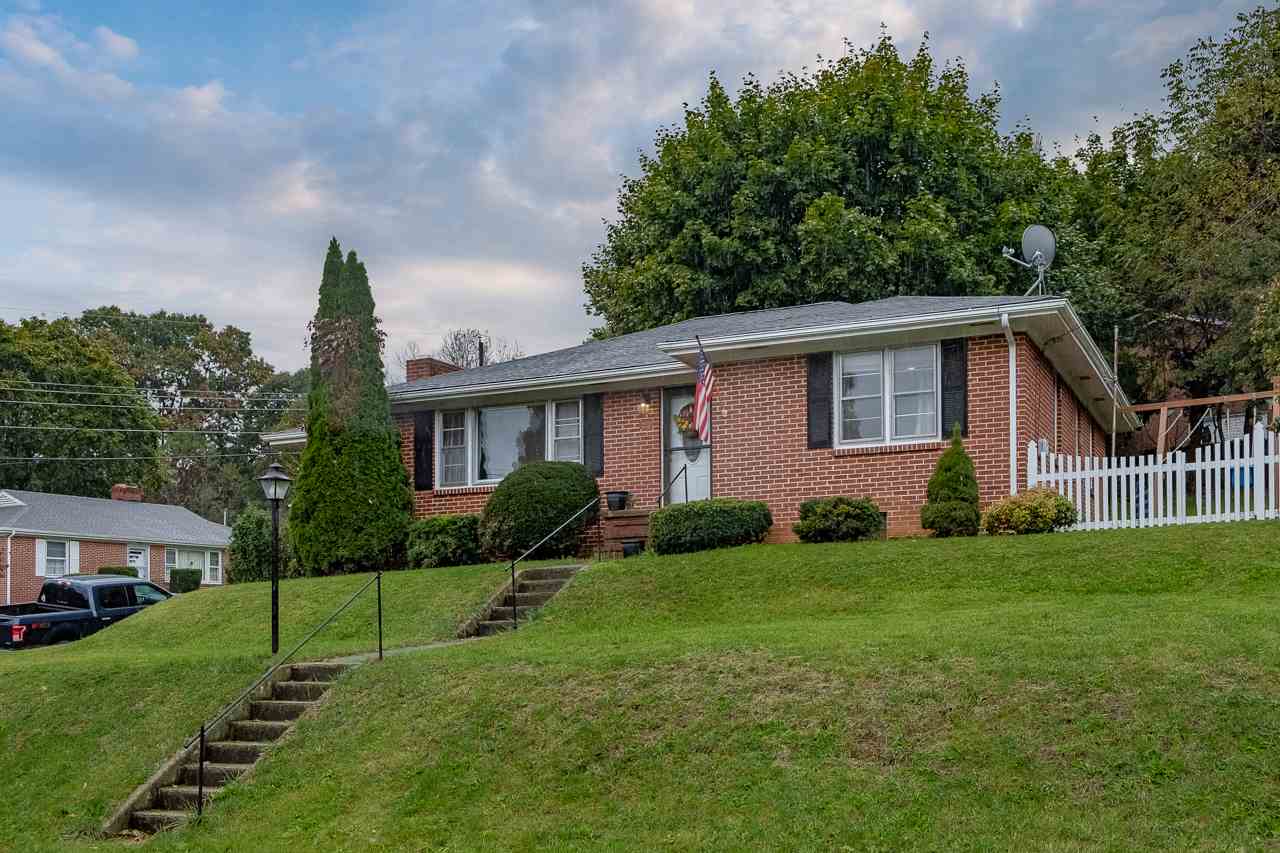 100 Nottingham Road Staunton, VA 24401 - Photo 50 of 50 a view of a yard in front of a house