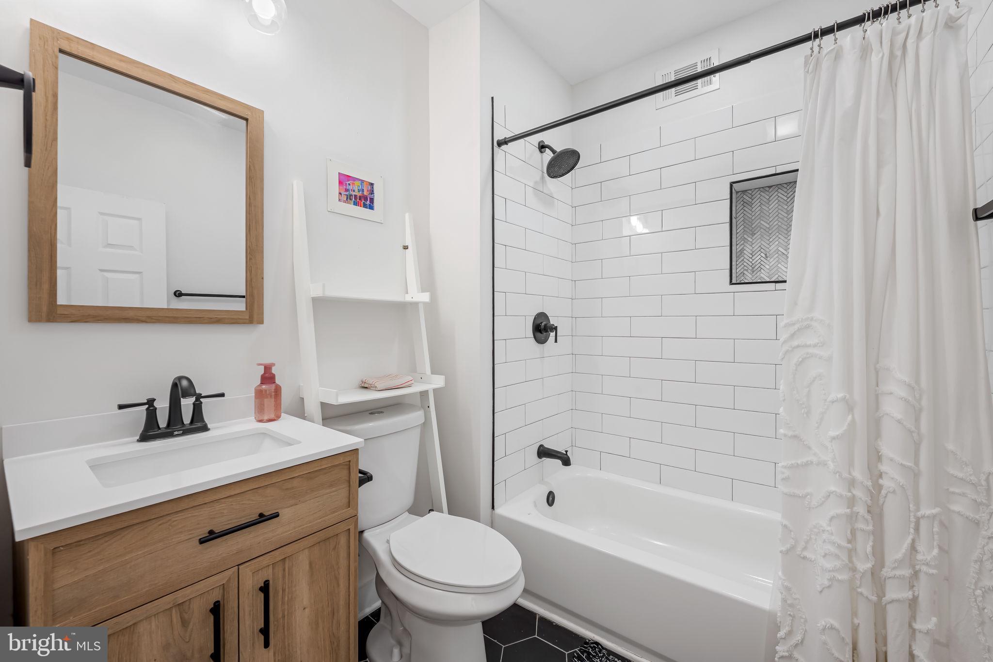4124 Falls Road Baltimore, MD 21211 - Photo 14 of 38 2nd floor full bath