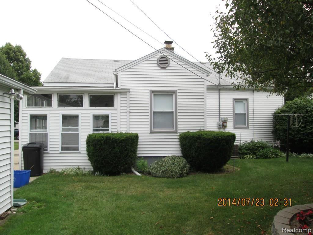 1409 Hampton Road Mount Clemens, MI 48043 - Photo 3 of 22 004.jpg