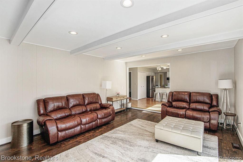 744 Baker Street Rochester Hills, MI 48307 - Photo 11 of 38