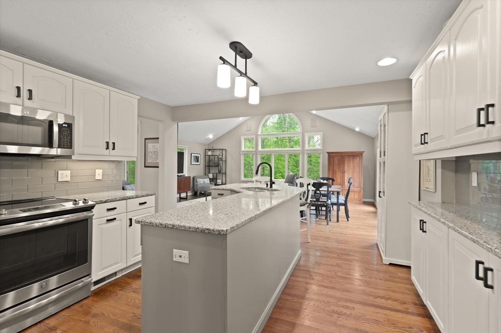 53 Hollytree Road Stoughton, MA 02072 - Photo 4 of 33 Gallery Image 4
