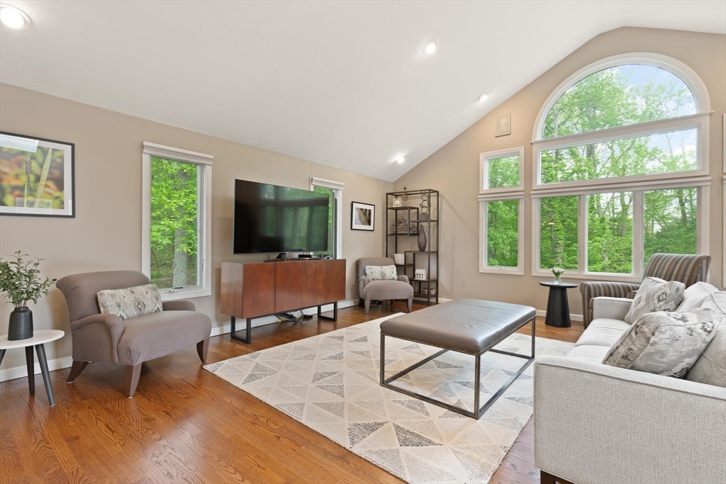 53 Hollytree Road Stoughton, MA 02072 - Photo 9 of 33 Gallery Image 9