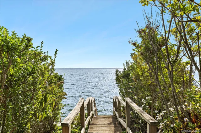 $769,000 | 5875 Peconic Bay Boulevard, Laurel, NY 11948
