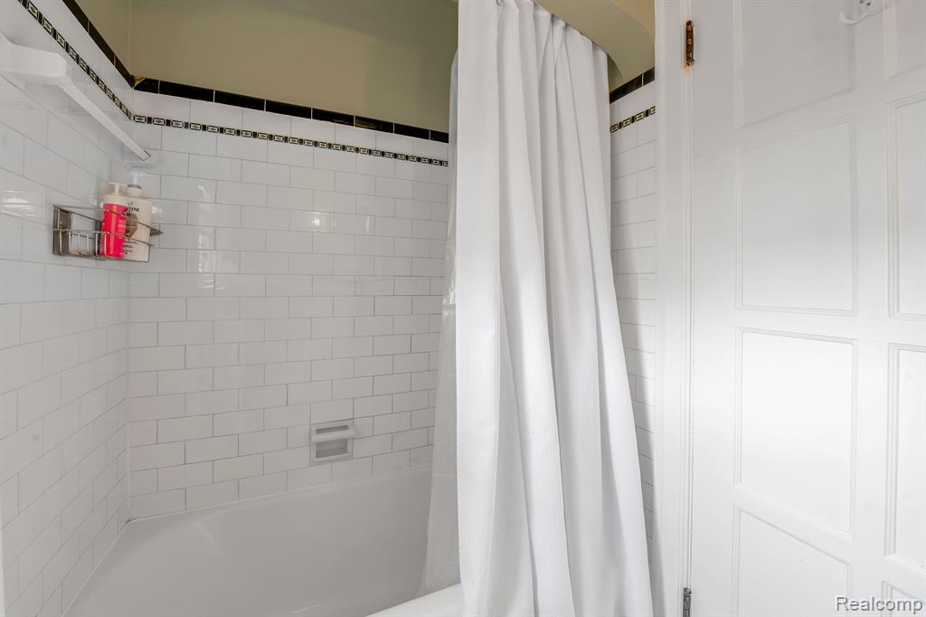 1365 Harvard Road Grosse Pointe Park, MI 48230 - Photo 30 of 44