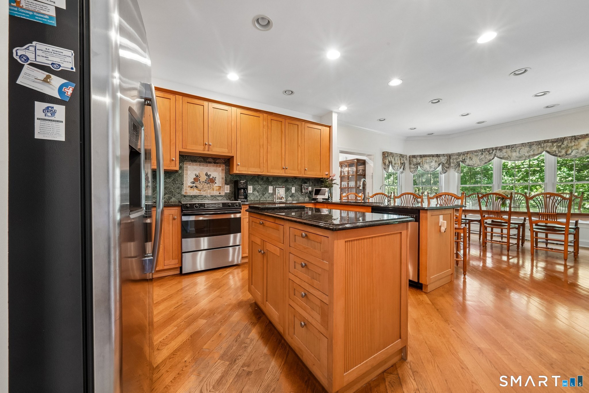 132 East Hunting Ridge Road Stamford, CT 06903 - Photo 7 of 29 Breakfast Bar