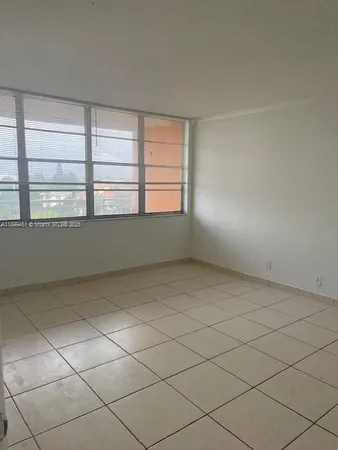 $1,350 | 2025 Northeast 164th Street, Unit 515, North Miami Beach, FL 33162