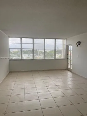 $1,350 | 2025 Northeast 164th Street, Unit 515, North Miami Beach, FL 33162
