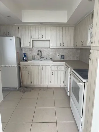 $1,350 | 2025 Northeast 164th Street, Unit 515, North Miami Beach, FL 33162