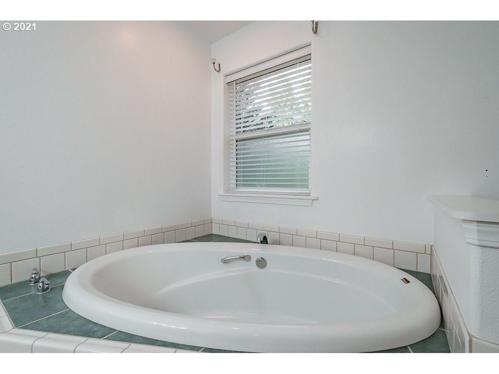 549 Mountain View Road Sweet Home, OR 97386 - Photo 14 of 26 Gallery Image 14