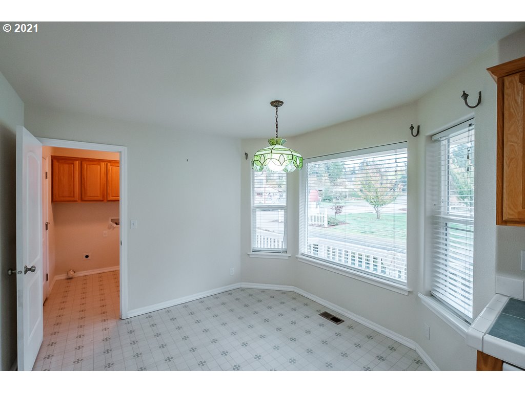 549 Mountain View Road Sweet Home, OR 97386 - Photo 16 of 26 Gallery Image 16
