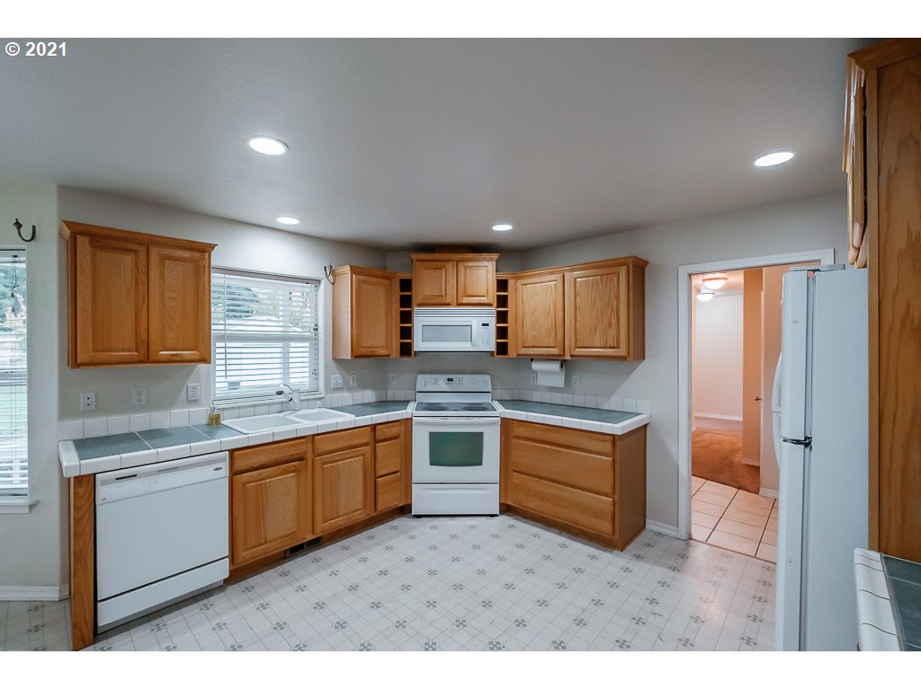 549 Mountain View Road Sweet Home, OR 97386 - Photo 6 of 26 Gallery Image 6