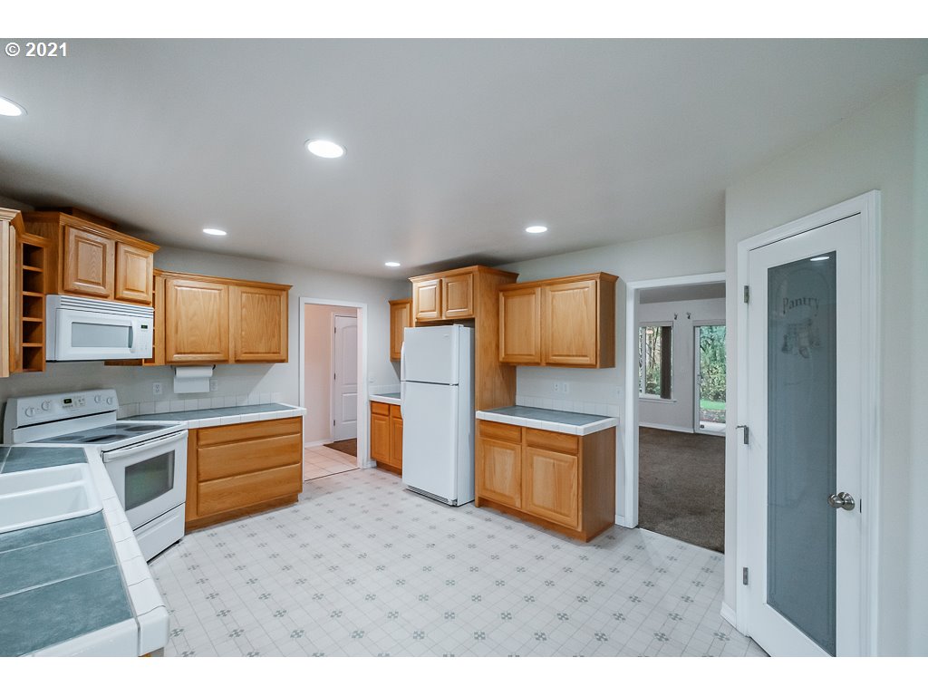 549 Mountain View Road Sweet Home, OR 97386 - Photo 7 of 26 Gallery Image 7