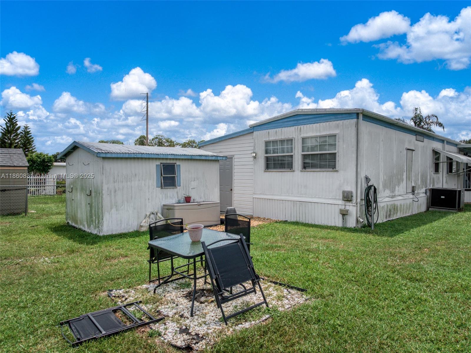 3208 Delaware Avenue Sebring, FL 33870 - Photo 25 of 37 a view of a house with backyard and a sitting area