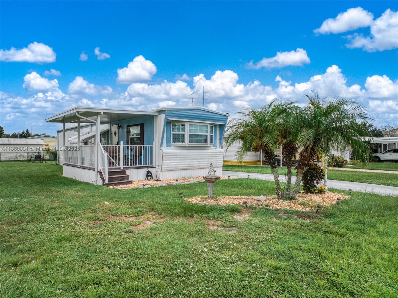 3208 Delaware Avenue Sebring, FL 33870 - Photo 28 of 37 a view of a house with backyard and sitting area