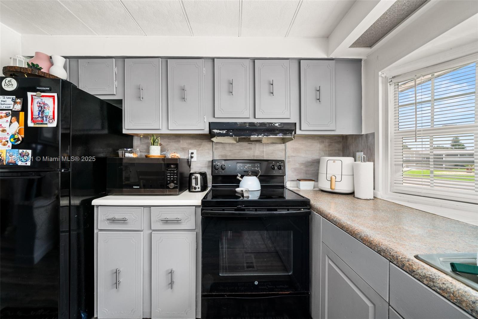 3208 Delaware Avenue Sebring, FL 33870 - Photo 9 of 37 a kitchen with a sink and cabinets