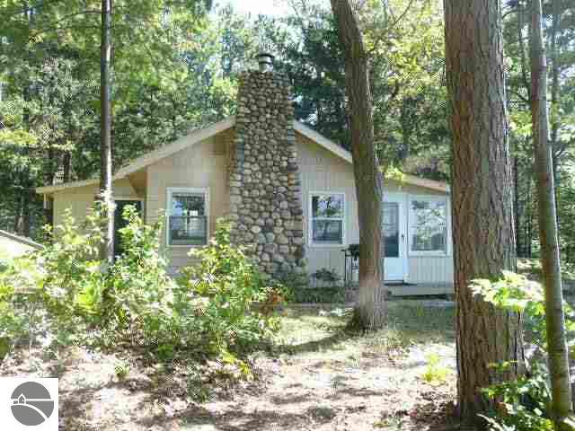 9199 North Long Lake Road Traverse City, MI 49685 - Photo 1 of 15 1719620.JPG