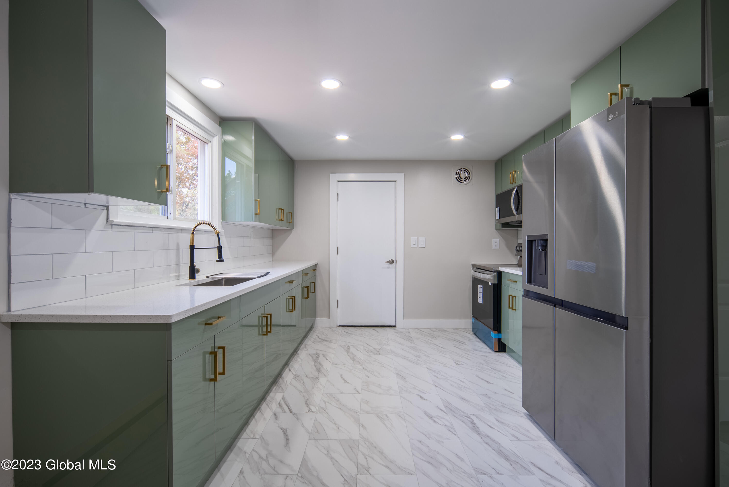 166 Blue Barns Road Clifton Park, NY 12027 - Photo 7 of 43 008