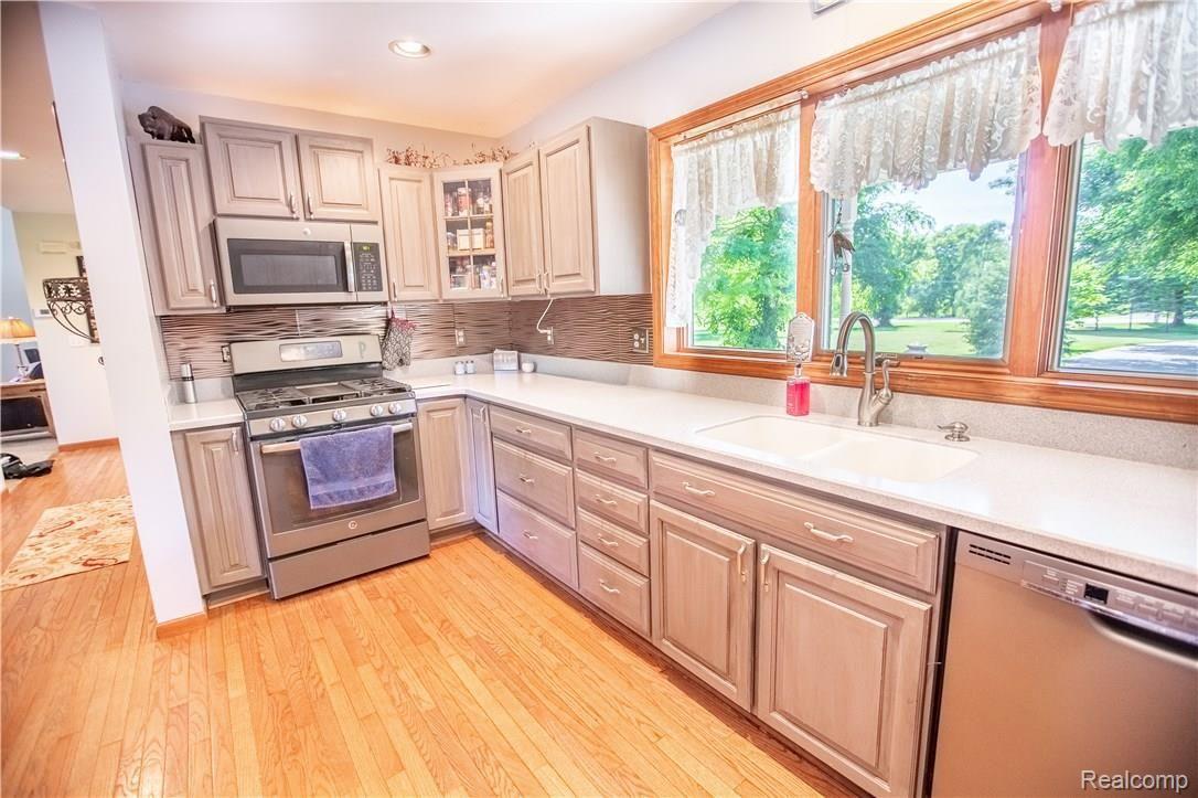 2571 Pinckney Road Howell, MI 48843 - Photo 9 of 35 17XE1A4772-HDR-Full.jpg
