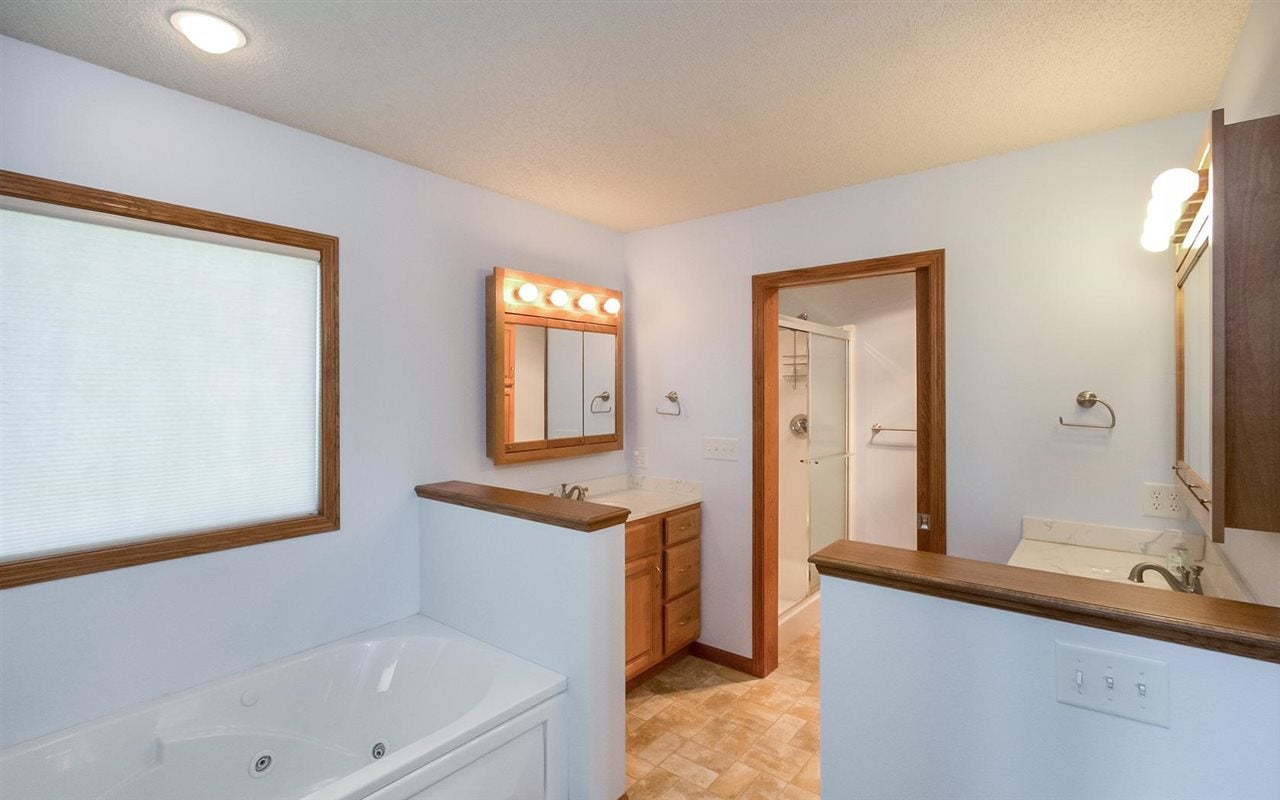 1084 Windmill View Court Riverside, IA 52327 - Photo 22 of 43 Gallery Image 22