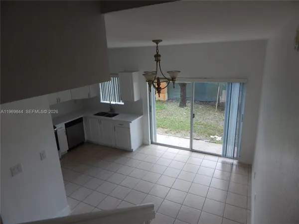 $3,300 | 8986 West Flagler Street, Unit 9, Miami, FL 33174