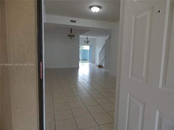 $3,300 | 8986 West Flagler Street, Unit 9, Miami, FL 33174