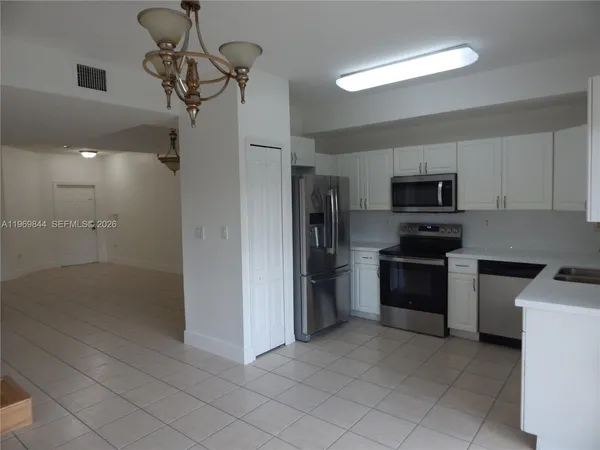 $3,300 | 8986 West Flagler Street, Unit 9, Miami, FL 33174