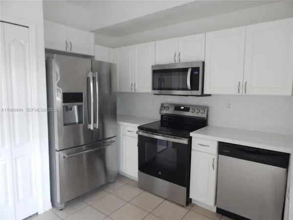 $3,300 | 8986 West Flagler Street, Unit 9, Miami, FL 33174